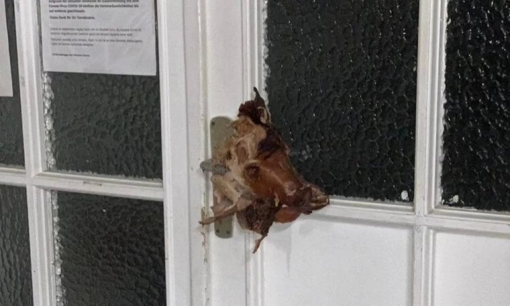 Γαλλία: Προκλητική επίθεση με κεφάλι γουρουνιού σε μουσουλμάνους καταστηματάρχες